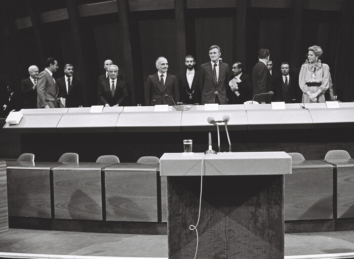 Photo 4: Visit of King of Jordan at the European Parliament in December 1983