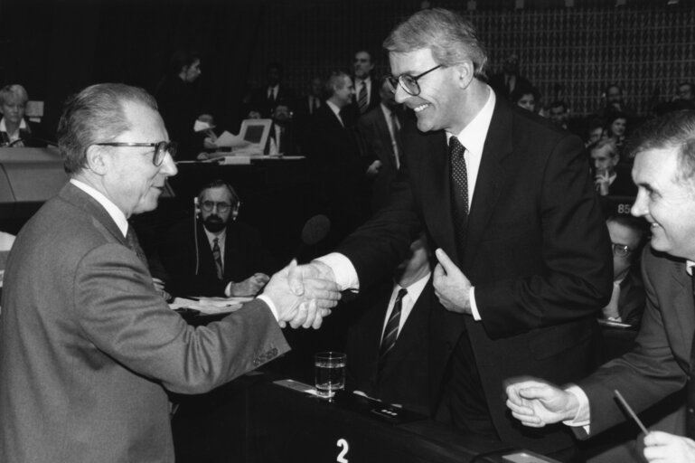 Zdjęcie 2: British Prime Minister John MAJOR makes an official visit to the EP in Strasbourg in 1992