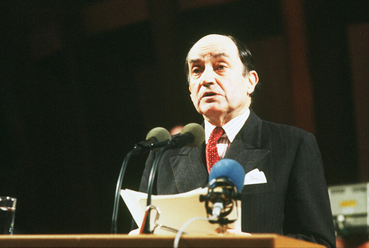 Zdjęcie 2: Claude CHEYSSON in plenary session in Strasbourg.