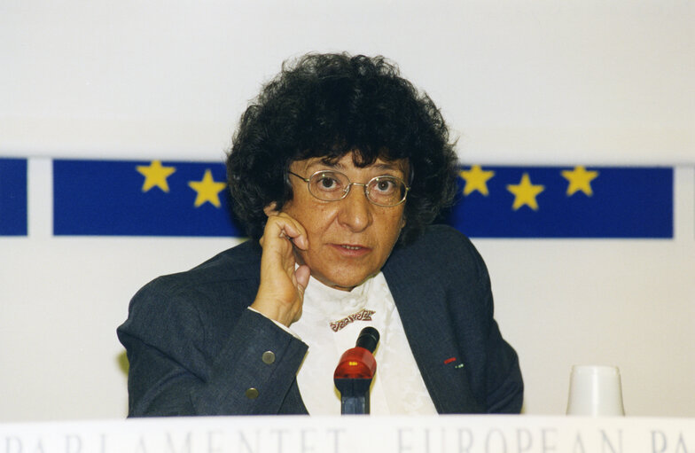 Antoinette FOUQUE in a meeting a the EP.