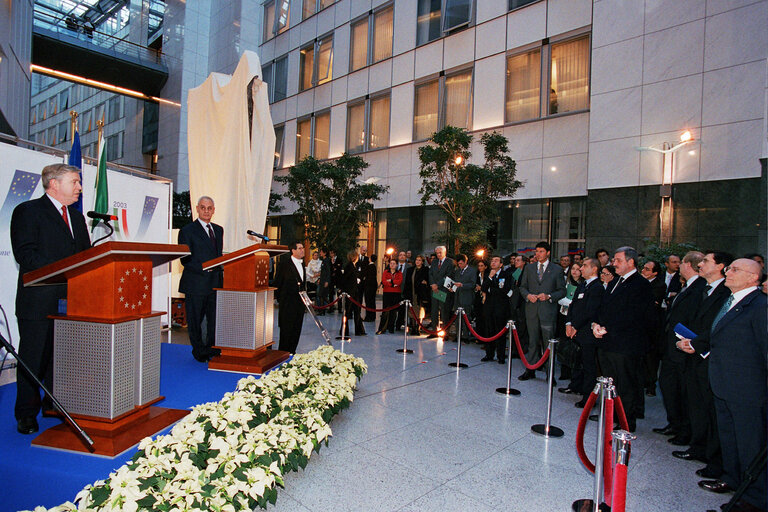 Foto 7: EP President and President of Italian Senate, inaugurate the sculpture Zenith in the ASP building