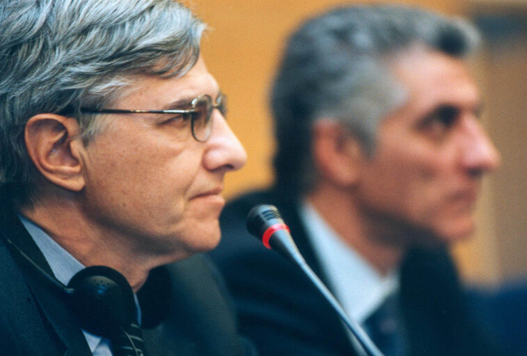 Photo 6 : Greek Minister of European Affairs holds a news conference in Strasbourg following the vote over the accession of 10 new member countries to the EU