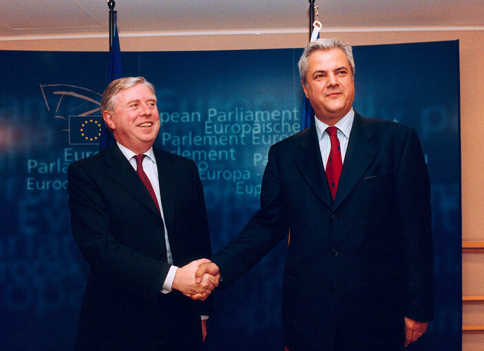 Photo 4 : EP president meets with the Prime Minister of Romania.