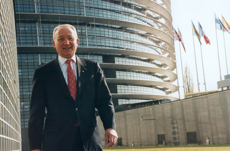 Fotografija 8: MEP Peter Michael MOMBAUR at the EP in Strasbourg.