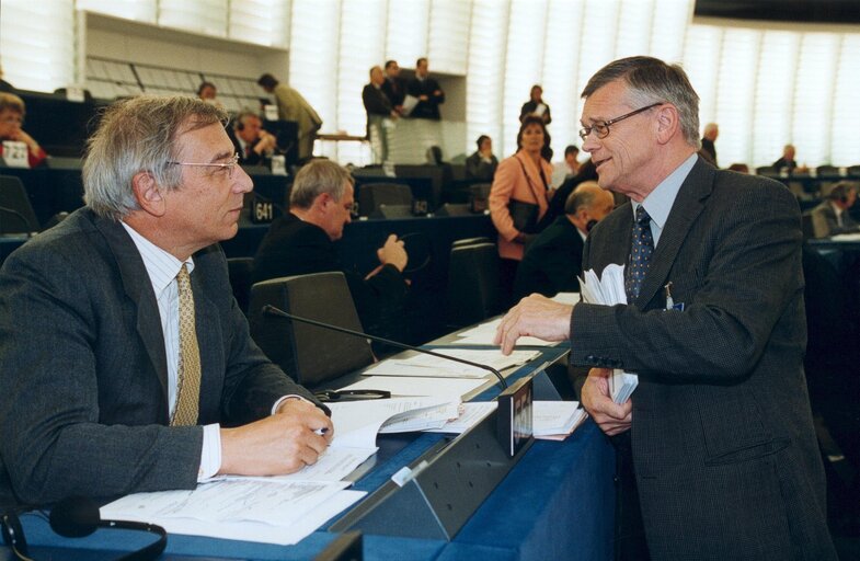 Foto 4: Bill NEWTON DUNN in plenary session in Strasbourg.