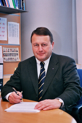 Valokuva 25: Portrait of Paul RUBIG at the EP in Brussels.