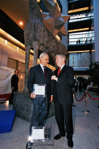 Photo 10: EP President and President of Italian Senate, inaugurate the sculpture Zenith in the ASP building