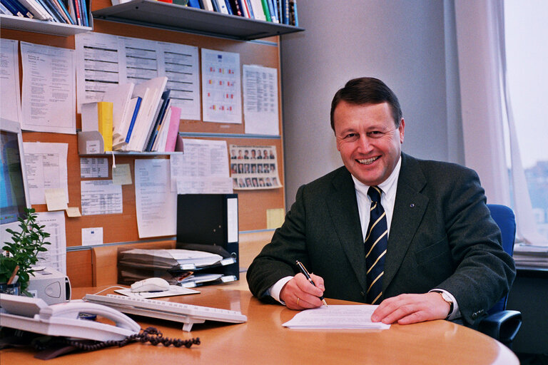 Valokuva 24: Portrait of Paul RUBIG at the EP in Brussels.