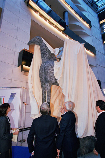 Photo 11: EP President and President of Italian Senate, inaugurate the sculpture Zenith in the ASP building