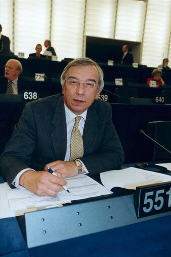 Foto 5: Bill NEWTON DUNN in plenary session in Strasbourg.