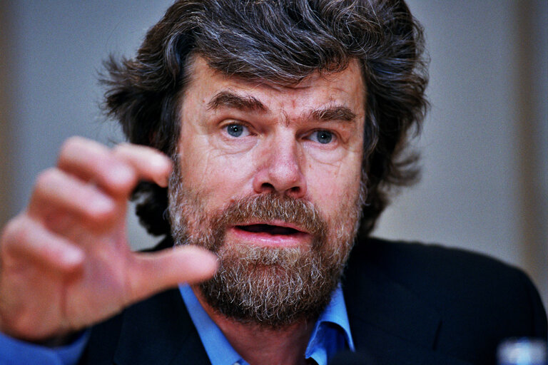 Fotografia 3: MEP Reinhold MESSNER attends a meeting in Brussels