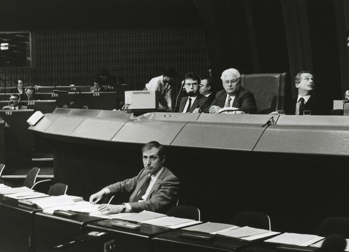 Fotó 5: Mario DIDO presiding over the plenary session in Strasbourg.