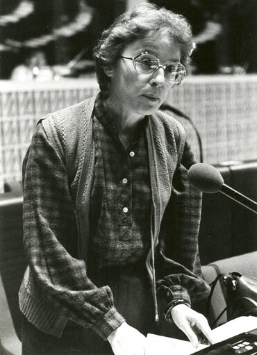 Henriette POIRIER speaks in plenary session in October 1982