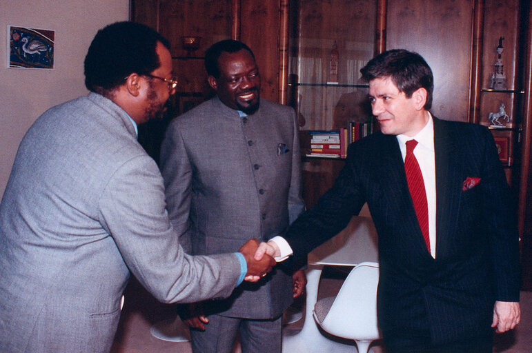 Foto 8: Visit of the Head of the National Union for the Total Independence of Angola UNITA to the EP in Strasbourg.