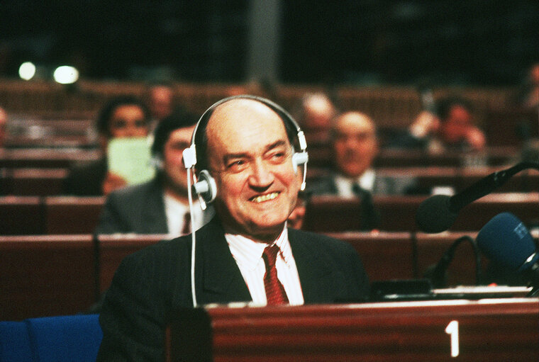 Zdjęcie 3: Claude CHEYSSON in plenary session in Strasbourg.