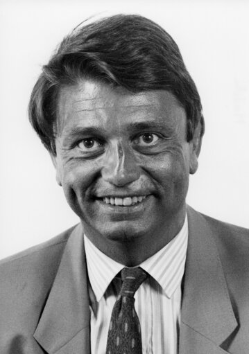 Portrait of MEP Alain MADELIN in 1989