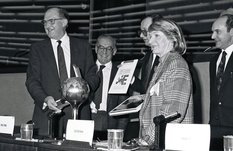 Foto 4: Meeting in February 1989