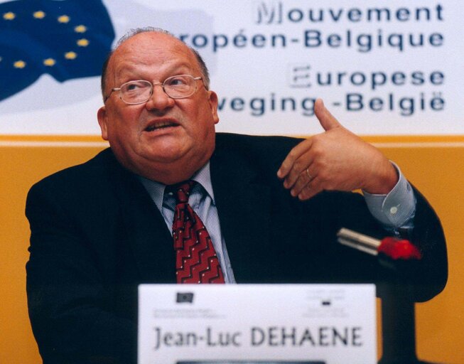 Fotografija 23: MEP Jean Luc DEHAENE holds a news conference in Strasbourg