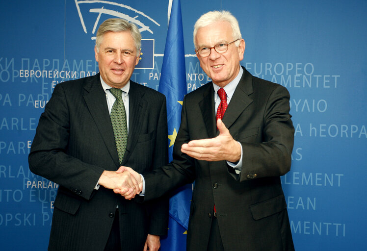 Снимка 3: EP President meets with the EU Special Representative in Kosovo.