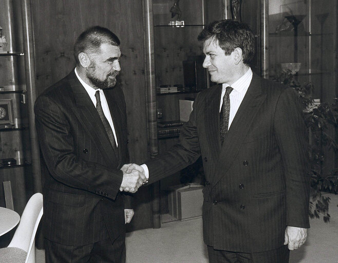 Foto 6: Stjepan (Stipe) MESIC, President of Yugoslavia visits the European Parliament in Strasbourg