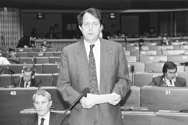 Снимка 15: Minister for Agriculture, Viticulture, and Rural Development of Luxembourg in Plenary Session in Strasbourg.