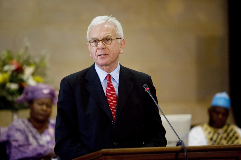 Foto 17: Hans-Gert POETTERING, EP President, makes an official visit to South Africa - EP President addresses the opening session of the 10th Ordinary session of the Pan-African Parliament held on October 27, 2008 at Gallagher Estate in Midrand