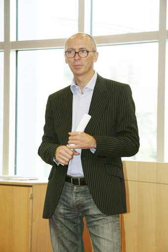 Fotografie 3: Aldis KUSKIS in a meeting at the EP in Brussels.