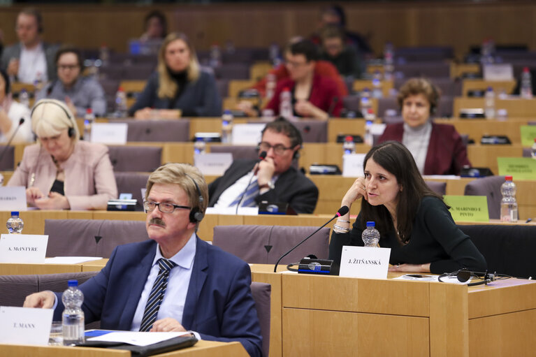 Fotagrafa 2: EMPL Committee - Exchange of views with the Commissioner in charge of Employment, Social Affairs, Skills and Labour Mobility - Presentation of the Commission proposal on transparent and predictable working conditions in the EU