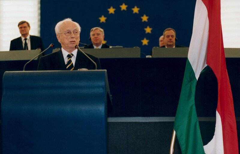 Fotografija 10: Hungfary's President Ferenc MADL visits the EP in Strasbourg