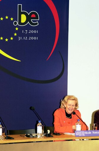 Fotografia 3: EP President at the EU Summit of Laken.