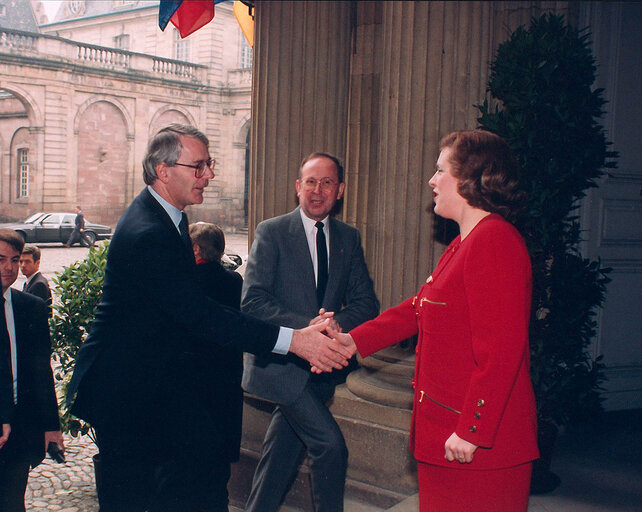 Zdjęcie 3: British Prime Minister John MAJOR makes an official visit to the EP in Strasbourg in 1992