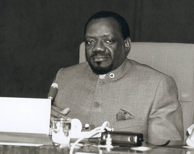 Foto 4: Strasbourg M Jonas Sawimbi chef de l'UNITA (Angola) Parlement europ?©en ?† Strasbourg, Angola, VIP, 1991 00/05/1991