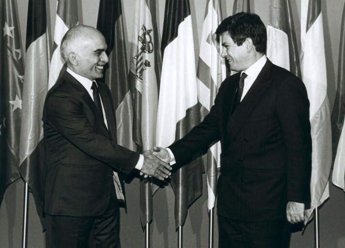 Foto 3: Official visit of King HUSSEIN of Jordan to the European Parliament