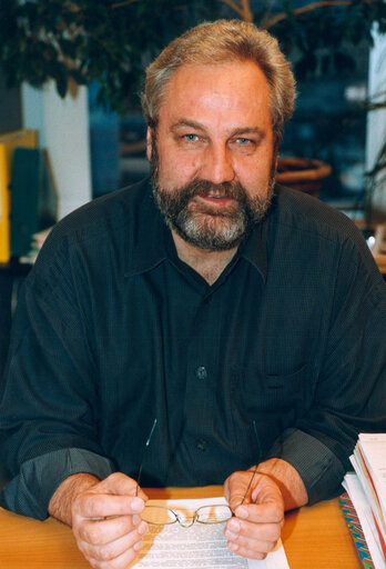 Valokuva 5: Portrait of Bernhard RAPKAY at the EP in Brussels.