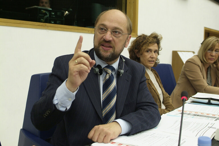 Foto 4: Martin SCHULZ in a meeting at the EP in Strasbourg.