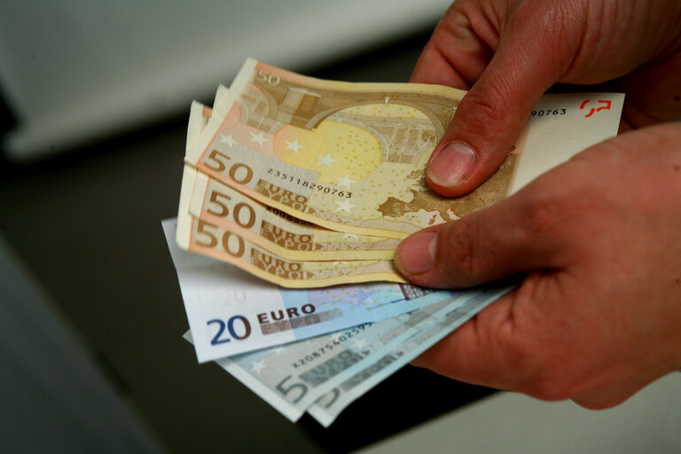 Fotografija 16: Euro - coins, banknotes, money and payments