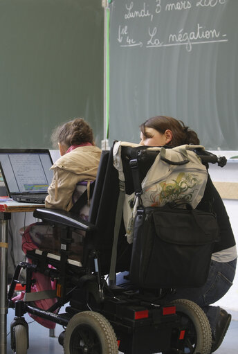 Foto 2: Disabled children at school in their wheelchair.