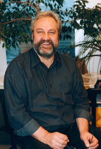 Valokuva 1: Portrait of Bernhard RAPKAY at the EP in Brussels.