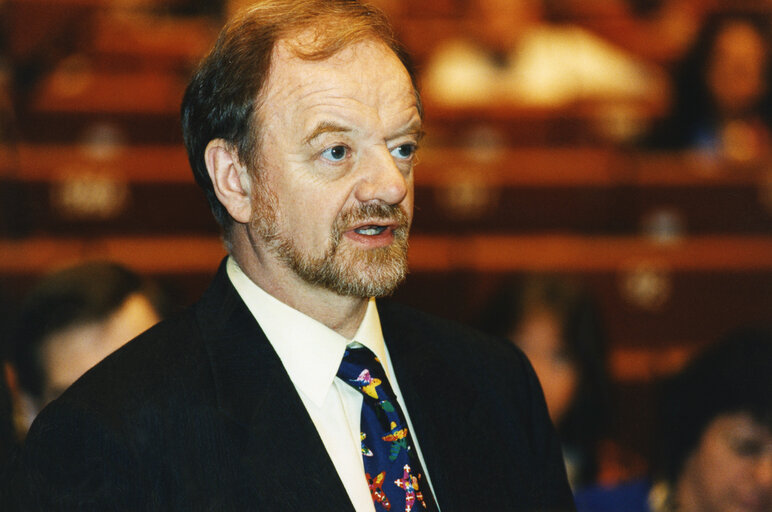 Foto 3: The Foreign Secretary of the UK addresses the EP in Strasbourg.