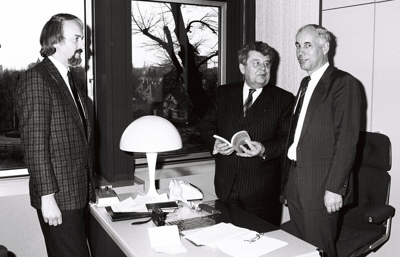 Foto 9: Meeting in February 1989