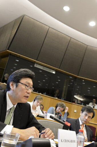 Fotografija 8: INTA  - Exchange of views with Ambassador of the Republic of Korea to the European Union