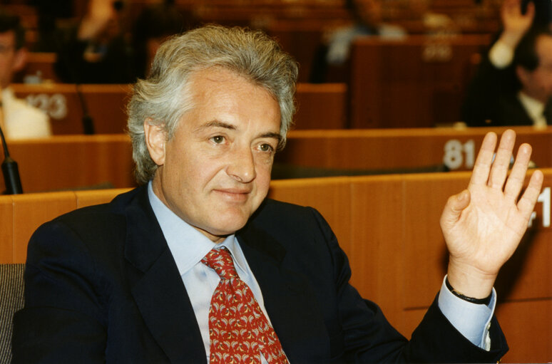 Zdjęcie 42: Luigi Alberto COLAJANNI in plenary session in Brussels