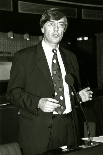 Dieter SCHINZEL in plenary session in Strasbourg.