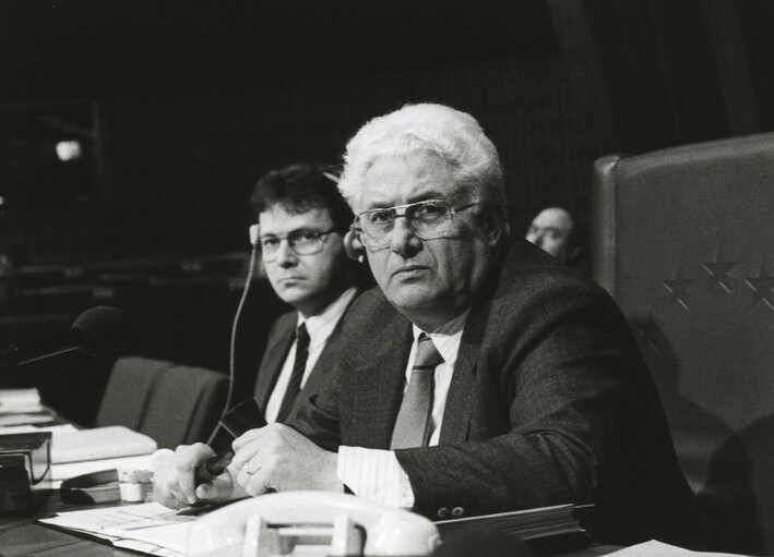 Nuotrauka 7: Mario DIDO presiding over the plenary session in Strasbourg.