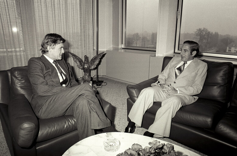 Pieter DANKERT, EP President, meets with France-Albert RENE, President of Seychelles, in February 1982