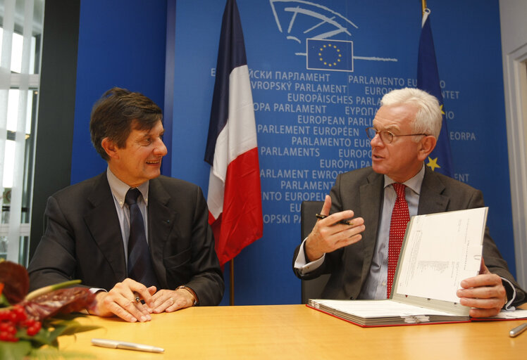 Fotagrafa 2: Ceremonial LEX signing of co-decision legislationat the EP in Strasbourg.