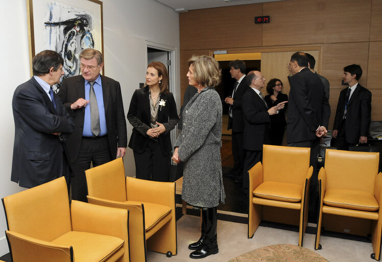 Снимка 19: Signing ceremony for a  political declaration on communicating Europe.