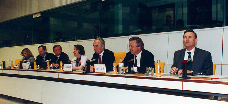 Photo 6: EP President meets with Israeli opposition leader.