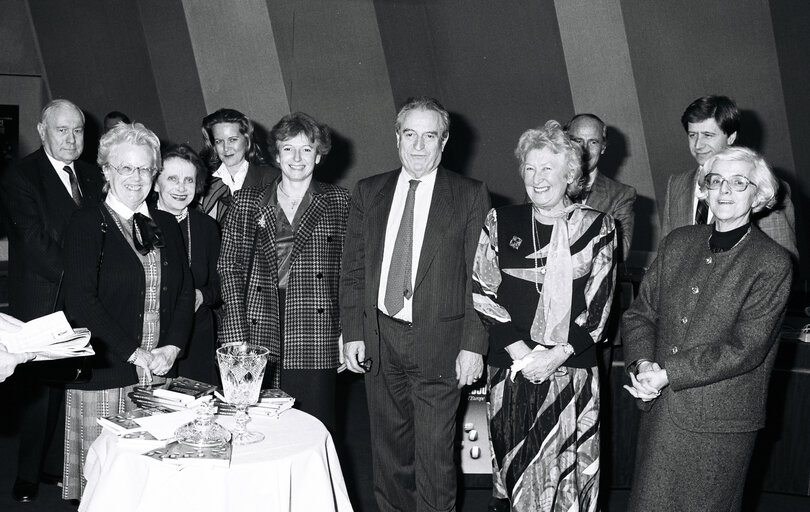 Fotografija 9: Christian de La MALENE signing his book : Une esperance inassouvie, 30 ans d'Europe