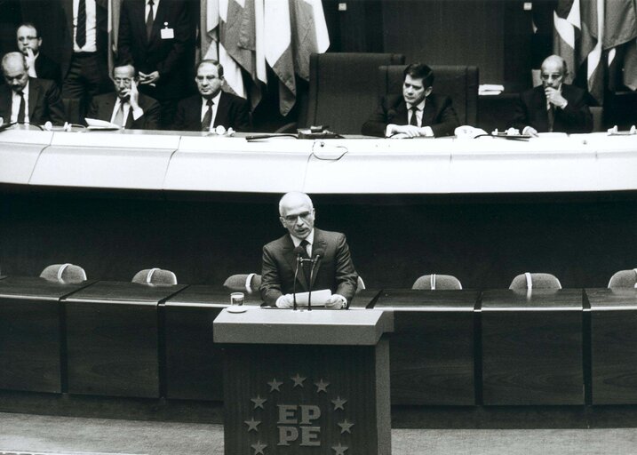 Снимка 4: Official visit of King HUSSEIN of Jordan to the European Parliament